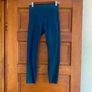 Lululemon high rise legging laser cutout Women's size 6